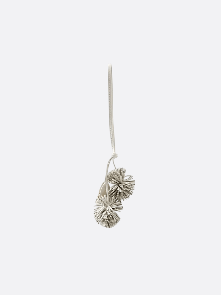 Bijou de sac pompon cuir blanc
